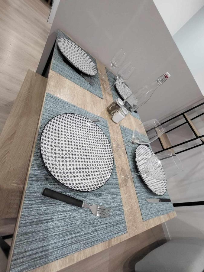 Appartement Canada 1 วาลองเซียนส์ ภายนอก รูปภาพ
